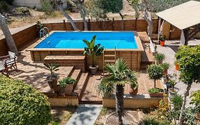 Selana House With Outdoor Pool